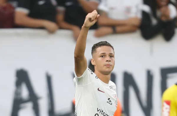 Matheus Araújo agradece Lázaro e festeja primeiro gol pelo Corinthians: ‘Estava batalhando por isso’