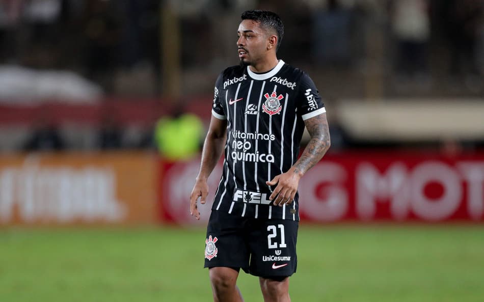 Matheus Bidu sofre ofensas racistas após vitória do Corinthians sobre o Universitario