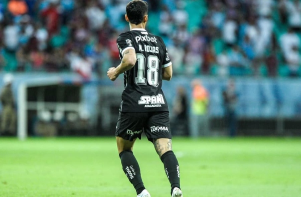 Meia do Corinthians, Rojas segue com dores, mas presença no clássico contra o São Paulo não é descartada
