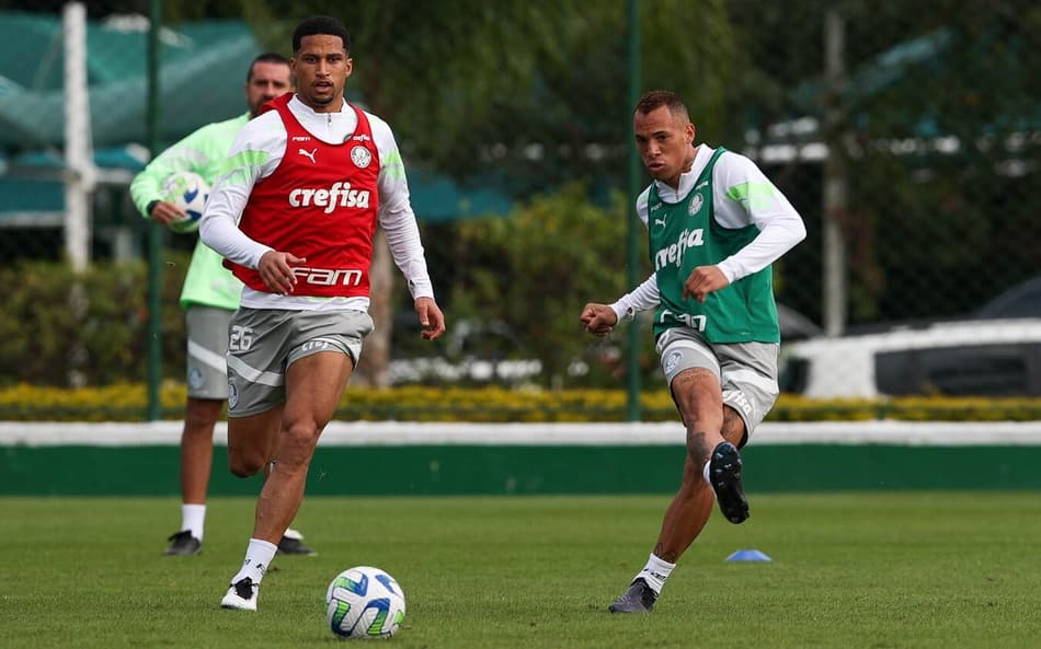 Murilo treina sem restrições e se aproxima de retorno, mas Palmeiras ganha desfalque no meio-campo