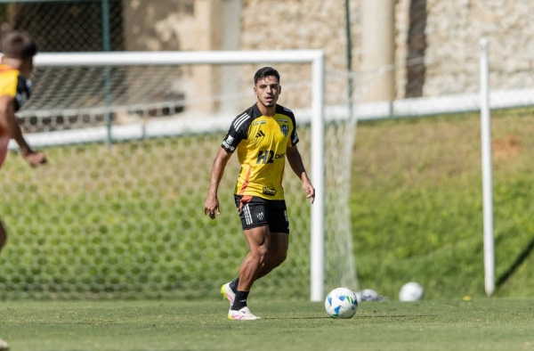 No Atlético-MG, Cuca ganha opção no meio campo para jogo da ‘Sula’