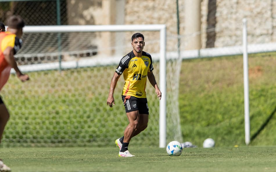 No Atlético-MG, Cuca ganha opção no meio campo para jogo da ‘Sula’