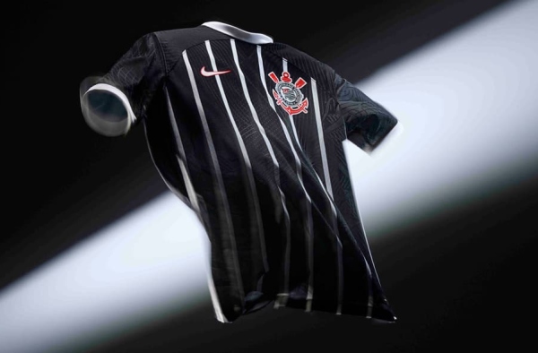 Nova camisa do Corinthians faz homenagem à Democracia Corintiana