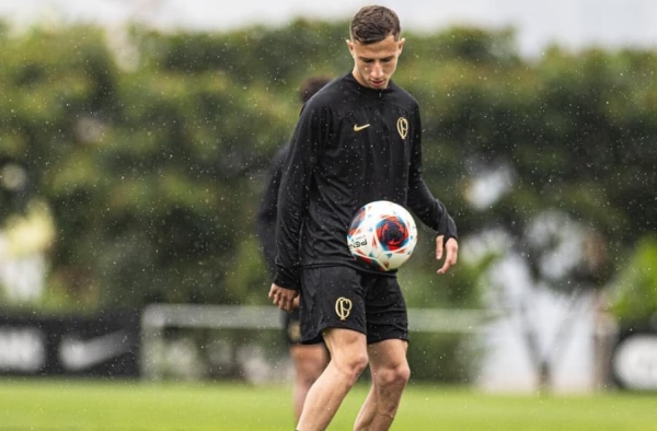 Novidade na área? Joia com multa bilionária chama atenção de Luxemburgo no Corinthians