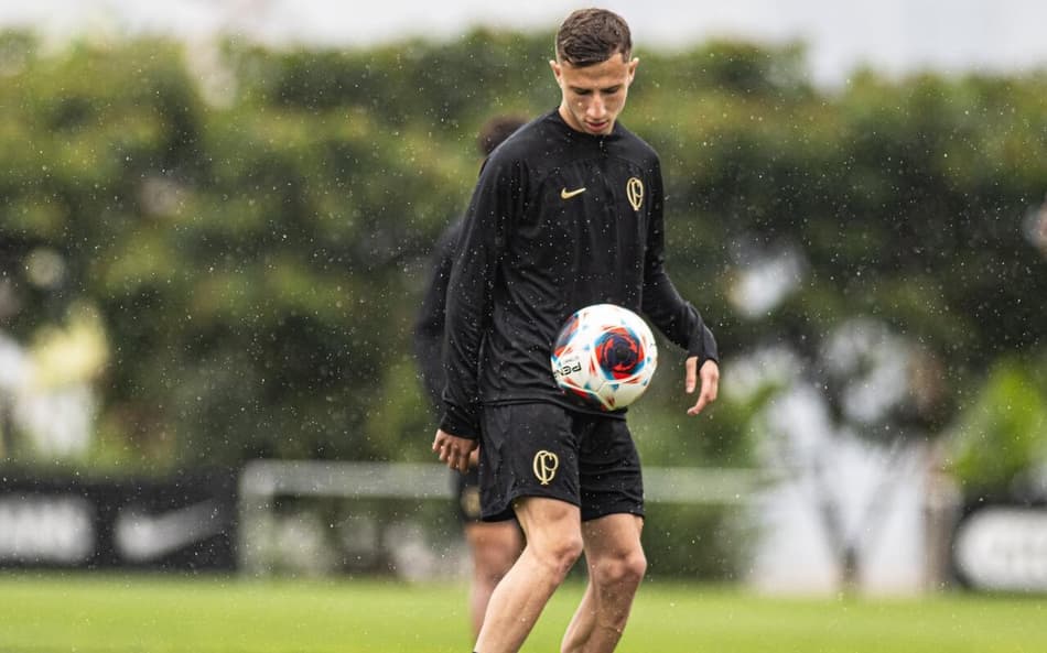Novidade na área? Joia com multa bilionária chama atenção de Luxemburgo no Corinthians
