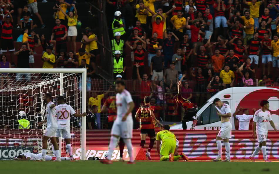 O Internacional toma gol no começo a cada 1,6 jogo
