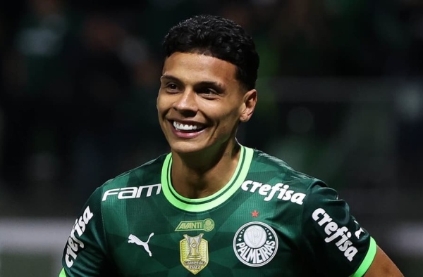 O que muda? Richard Ríos deve ser titular do Palmeiras com a ausência de Gabriel Menino