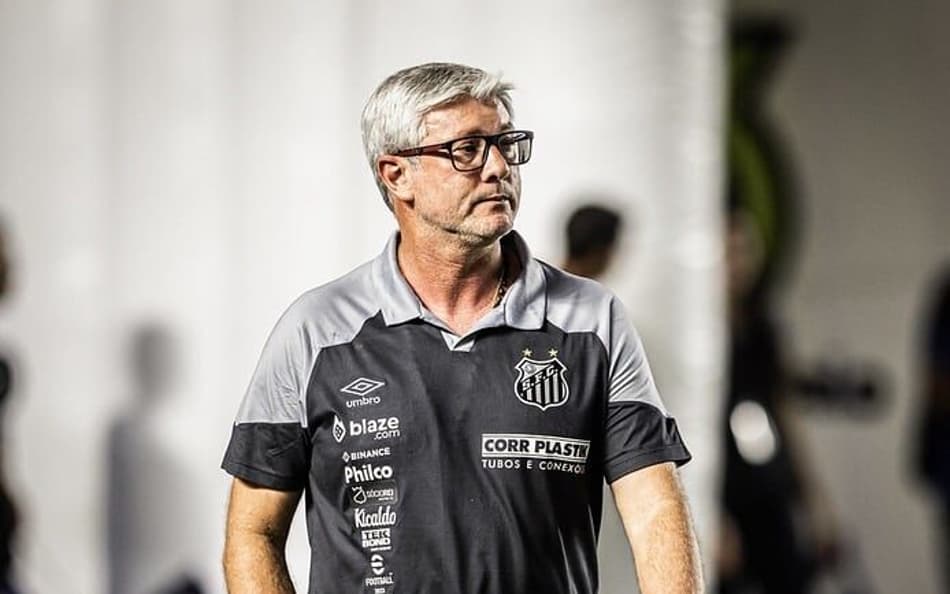 Odair Hellmann fala dos protestos da torcida após empate do Santos e dispara: ‘Resultado é o mais importante, mas a performance temos’