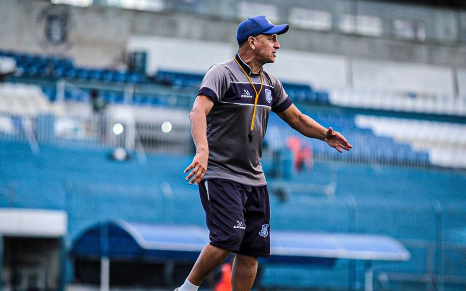 Olaria anuncia saída do técnico Palinha