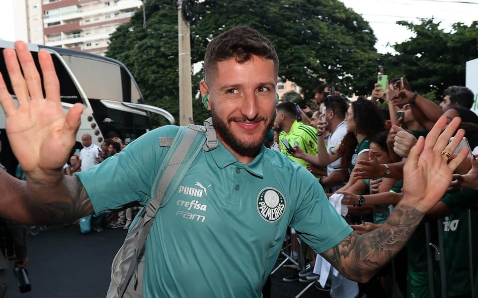 OLHAR DO PORCO: Dia do Palmeiras tem lesão de Zé Rafael e protesto da torcida por reforços