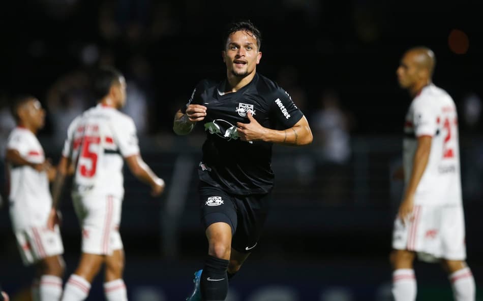 OLHAR DO PORCO: Nos braços da torcida do Palmeiras, Artur reencontra rival preferido