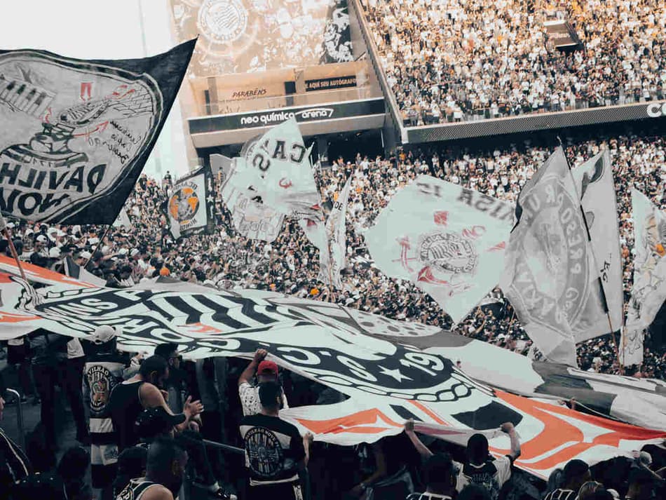 Organizadas do Corinthians convocam para protesto na porta do CT Joaquim Grava