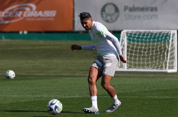 Palmeiras avalia Rony diariamente, mas sua presença contra o Flamengo segue como dúvida