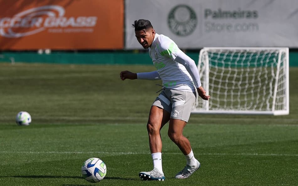 Palmeiras avalia Rony diariamente, mas sua presença contra o Flamengo segue como dúvida