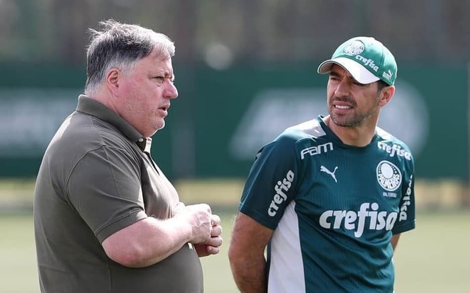 Palmeiras define estratégia no mercado e deve focar em apenas uma posição