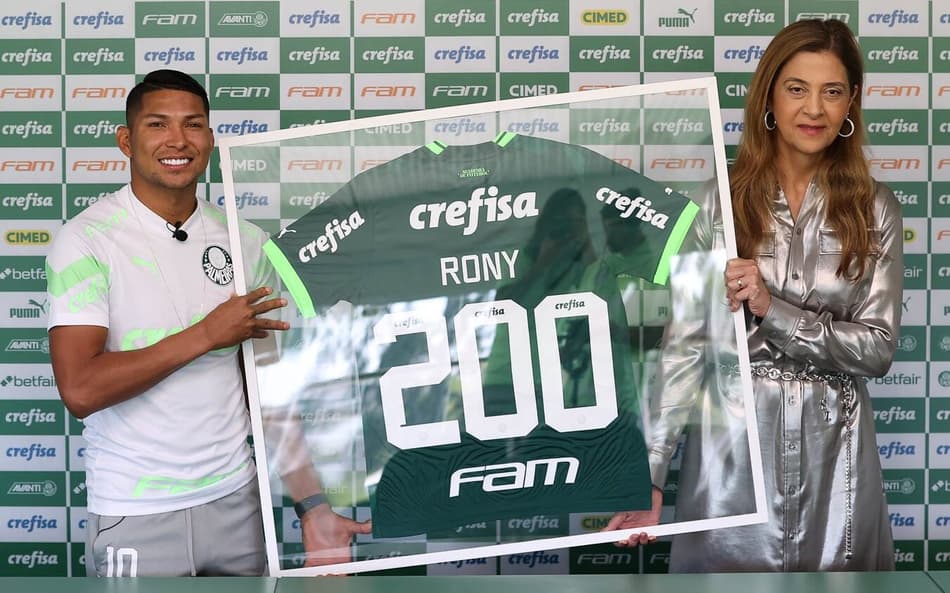 Palmeiras presta homenagem pelos 200 jogos de Rony com a camisa do clube: ‘Não tem preço’