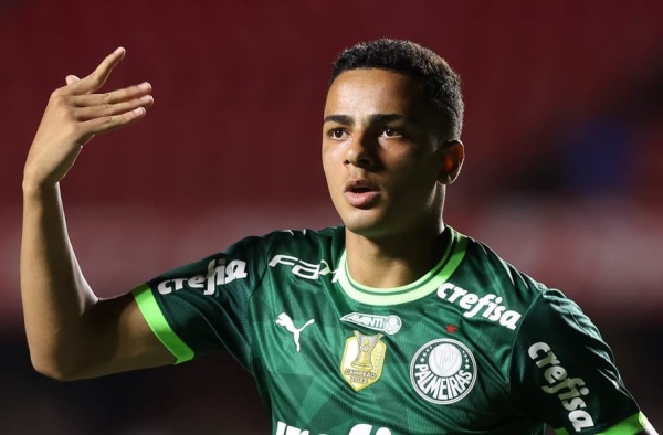 Palmeiras recebe calote por venda de joia da base e pode ir à Fifa
