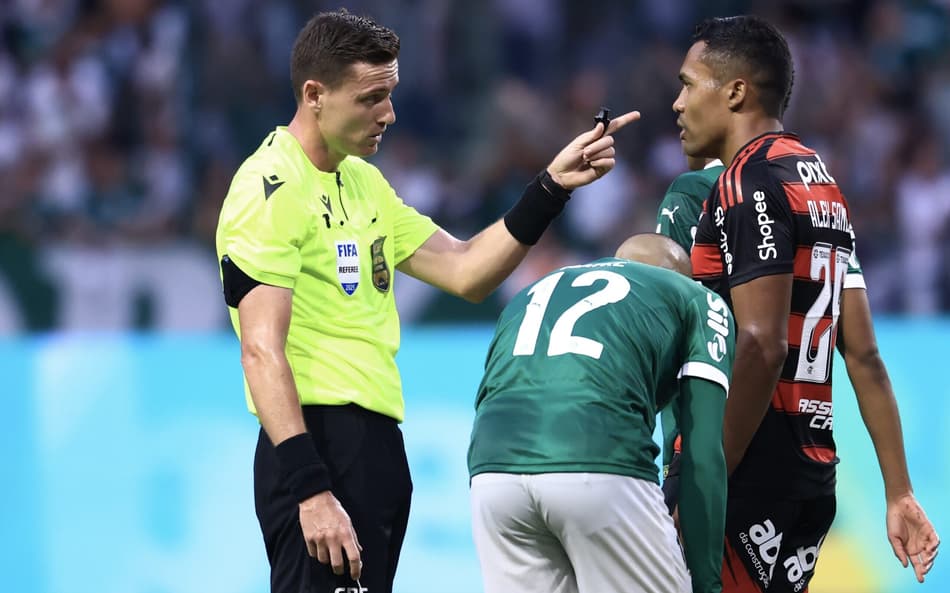 Palmeiras x Flamengo: árbitro faz adendo à súmula e responde acusação de Boto