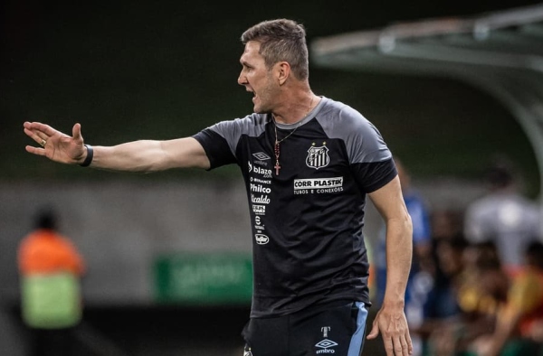 Paulo Turra revela quando o Santos terá os primeiros reforços na janela