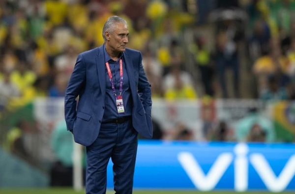 Pedido do Corinthians ‘balança’ Tite, e clube muda estratégia por espera ao treinador