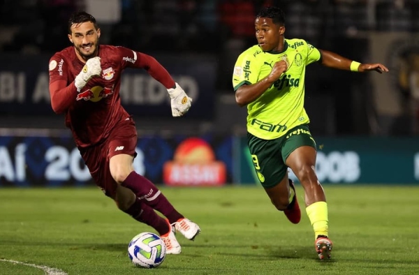 Preferido da torcida, Endrick ainda não atuou como titular do Palmeiras na Libertadores