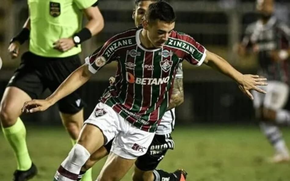Prestes a fazer sua estreia como titular, Felipe Andrade tenta mostrar maturidade para se firmar no Fluminense