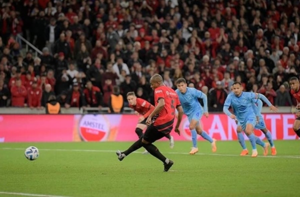 Qual foi a disputa de pênaltis mais longa da história do futebol?