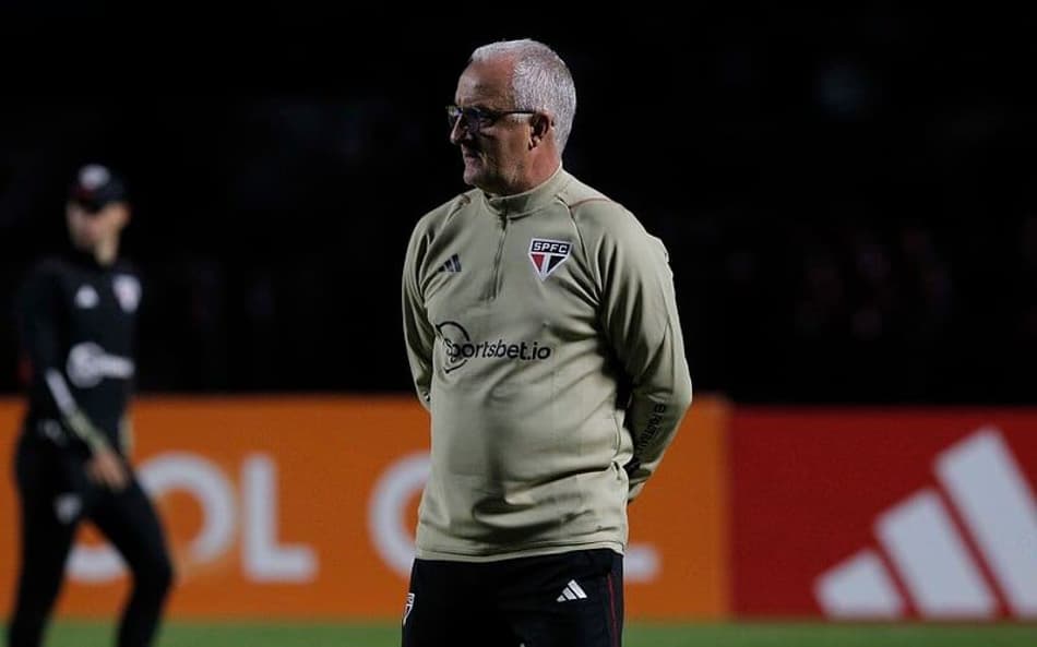 Quem chega? Quem sai? Veja como fica o São Paulo com janela de transferências perto de abertura