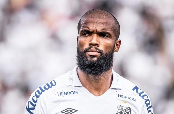 Questionado após derrota, Messias responde se Santos briga contra o rebaixamento