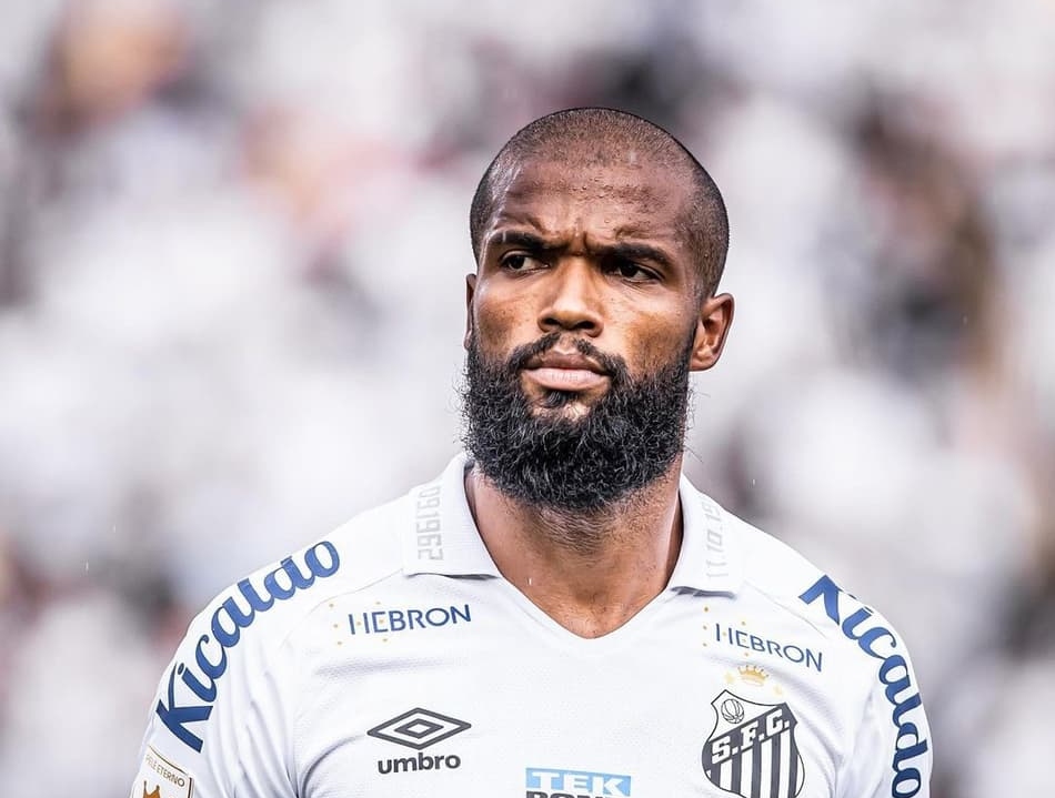 Questionado após derrota, Messias responde se Santos briga contra o rebaixamento