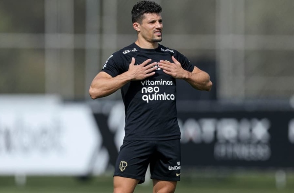 Rafael Ramos perde prestígio com Luxemburgo e vê cria da base ‘roubar’ vaga na lateral do Corinthians