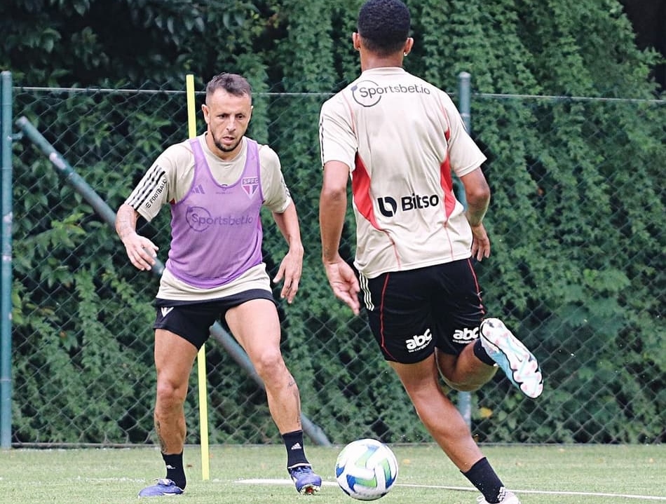 Rafinha se recupera de lesão no São Paulo e treina com grupo pela primeira vez; Calleri inicia transição física