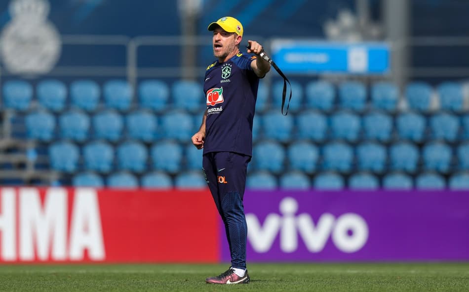 Ramon repete escalação em treino da Seleção e esboça titulares contra Guiné; veja provável time