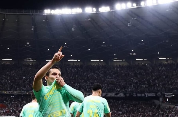 Raphael Veiga iguala marcas de Pelé e Zico na Libertadores