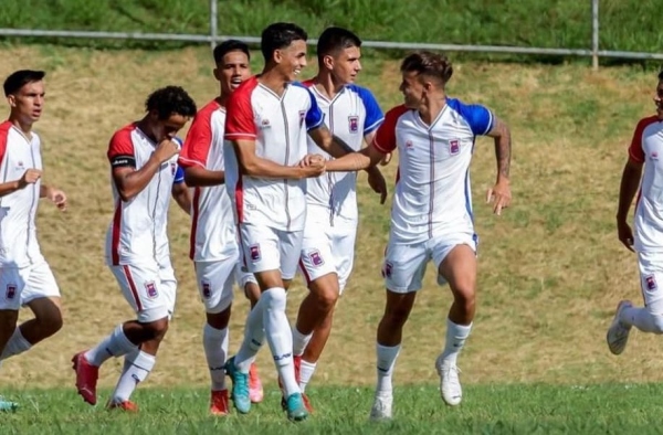 Rayann vibra com invencibilidade do Paraná no Estadual sub-20: ‘Elenco forte’