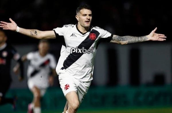 Recém-chegado ao Vasco, Vegetti já lidera estatística do Brasileirão
