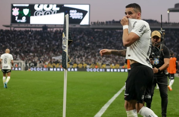 Renato Augusto vai renovar com o Corinthians? Meia revela qual o seu desejo e se há conversas com o Timão