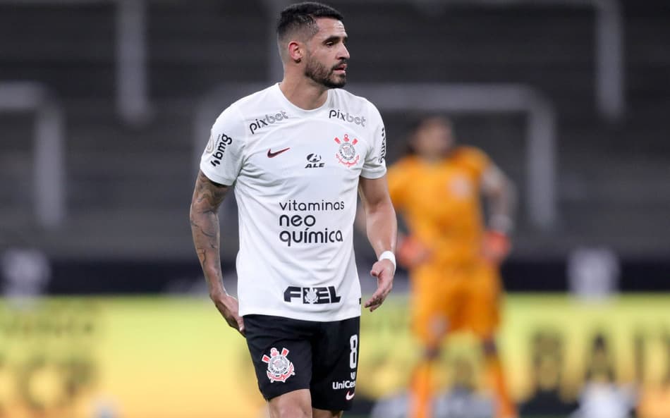 Renato Augusto vira dúvida para jogo contra o Estudiantes e deixa clima tenso no Corinthians