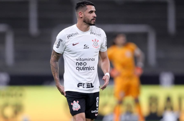 Renato Augusto vira dúvida para jogo contra o Estudiantes e deixa clima tenso no Corinthians