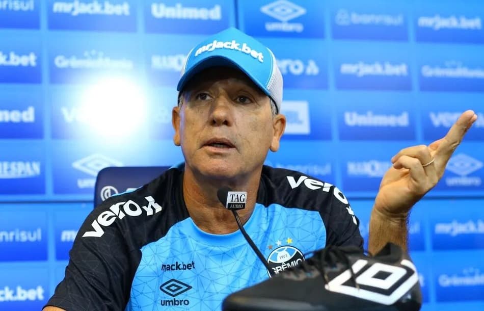 Renato Gaúcho pede ‘desculpas’ por declarações de reforços e defende elenco do Grêmio