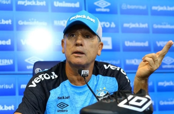 Renato Gaúcho pede ‘desculpas’ por declarações de reforços e defende elenco do Grêmio