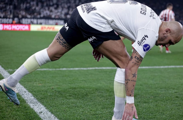 Renova ou aposenta? Fábio Santos indica futuro no Corinthians