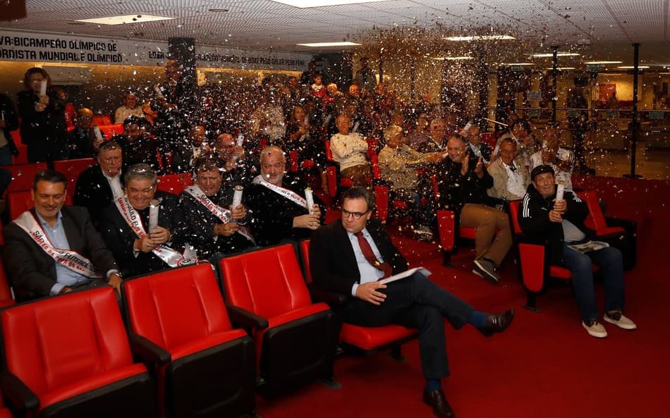 Reunião com taça no São Paulo vira motivo de atrito nos bastidores