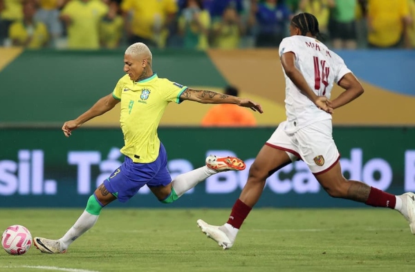 Richarlison amplia seca de gols pela Seleção e tem lugar ameaçado no time titular