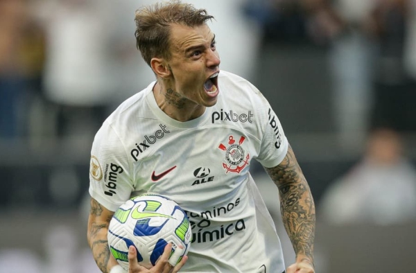 Róger Guedes se consolida como líder e mira marca pessoal para virar ídolo no Corinthians