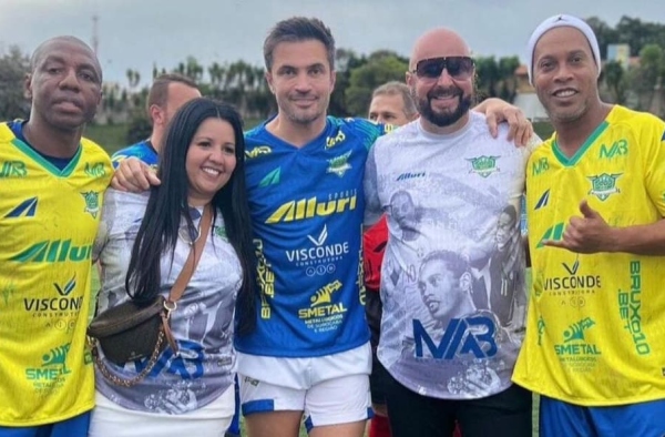 Ronaldinho Gaúcho balança as redes no aplaudido ‘Jogo dos Famosos’ em Sorocaba