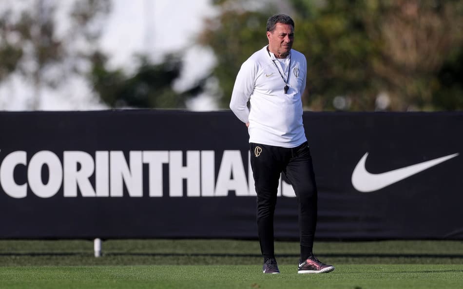 Saiba o que a diretoria do Corinthians pensa sobre possível demissão de Luxemburgo
