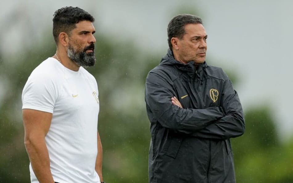 Saiba qual a postura que a diretoria do Corinthians pretende adotar para resolver o problema entre Luxa e Mazziotti
