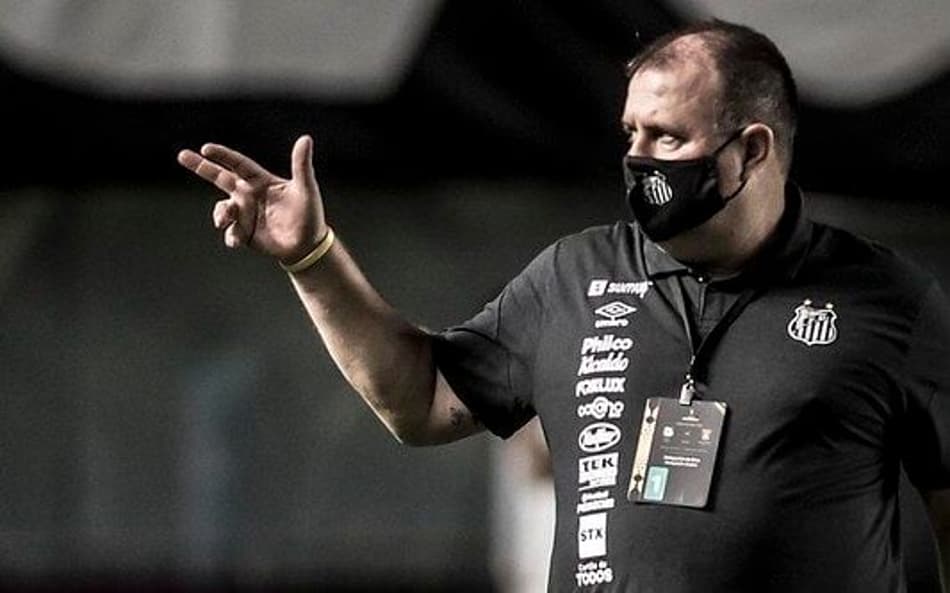 Santos acerta o retorno de ex-treinador para a comissão técnica do clube