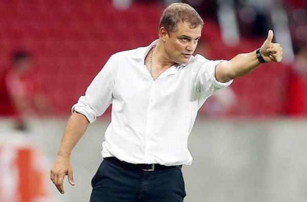Santos chega a acordo com Diego Aguirre e define contratação do treinador até o fim do ano